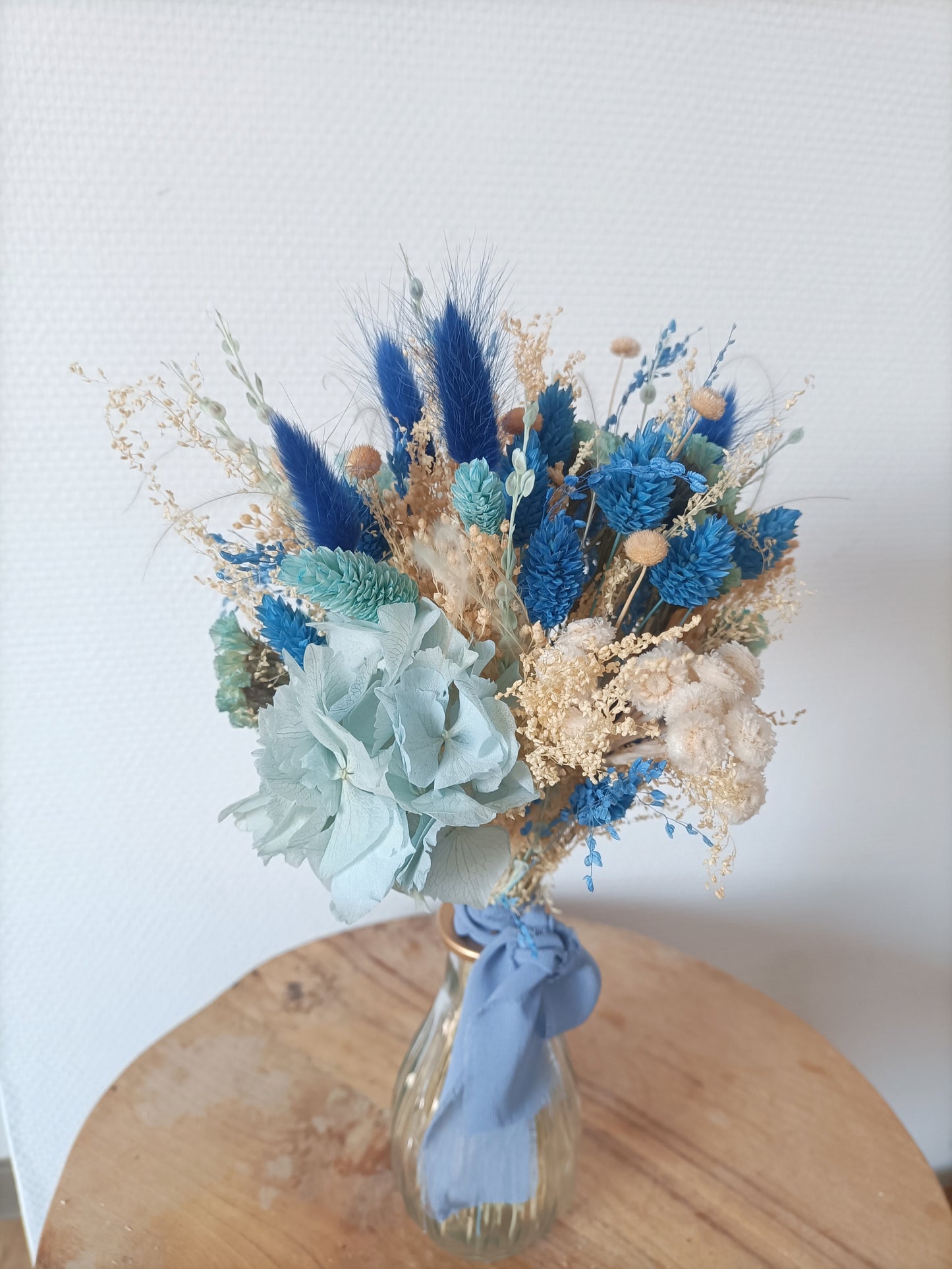 Bouquet en fleurs séchées et stabilisées fait main en bleu