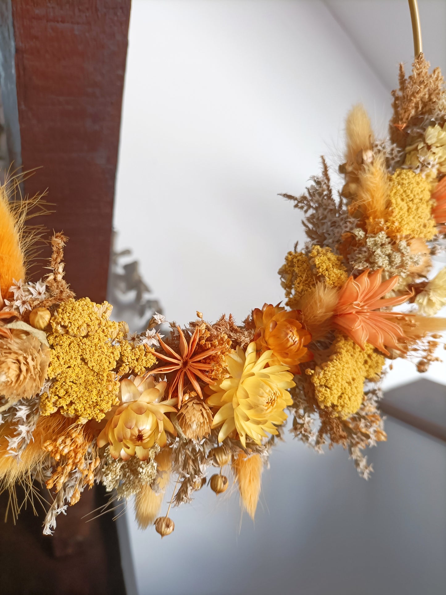 Couronne en fleurs séchées et stabilisées fait main en jaune 