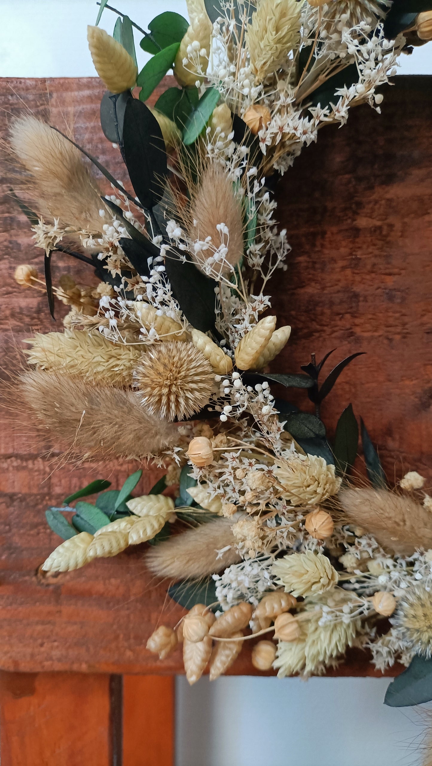 Camellia - Crown of dried and stabilized flowers 30 cm